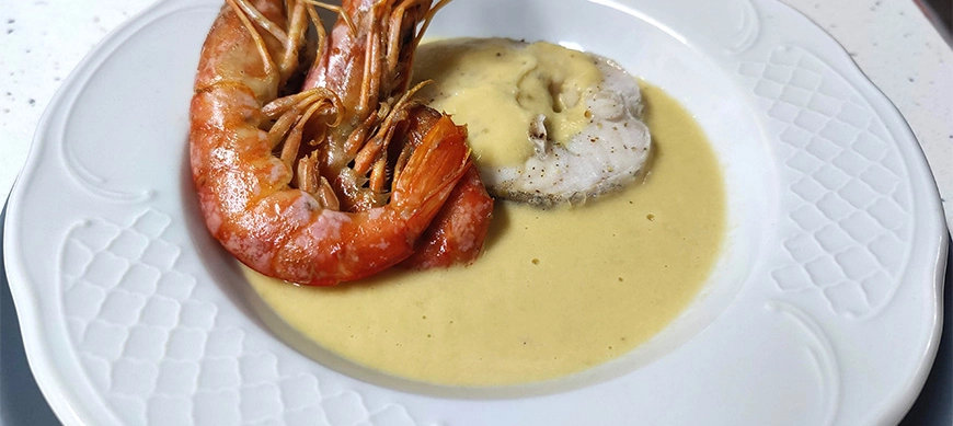 MERLUZA CON GAMBAS EN SALSA DE PUERRO CON Thermomix® TM6 - DON BENITO - BADAJOZ