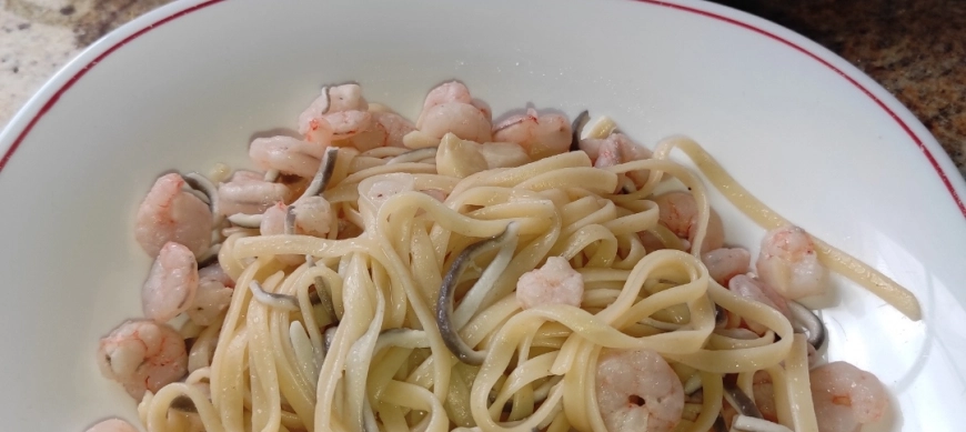 TALLARINES CON GULAS Y GAMBAS AL AJILLO CON THERMOMIX EN RIBERA DEL FRESNO