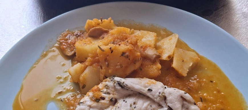 FILETES DE POLLO Y PATATAS AL VAPOR CON SALSA CON THERMOMIX EN RIBERA DEL FRESNO