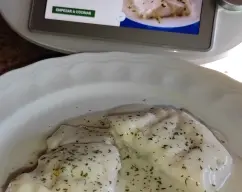 Step <p>-Añadimos al vaso la maicena y el líquido de la bolsa y programamos 2 minutos/ 90C/vel.3. </p><p>-Servimos el bacalao cubierto con la salsa y espolvoreado con cebollino o con perejil. </p><p><br></p><p><br></p><p><br></p><p><br></p><p><br></p><p><br></p><p><br></p> illustration