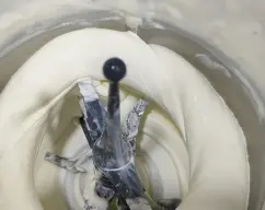 Step <p>Ponga en el vaso el queso cremoso y el azucar glas, mezcle 10 seg/vel 5.</p><p>Vierta en un bol grande y reserve.</p><p><br></p> illustration