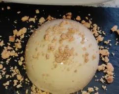 Step <p>-lo ponemos en los tarritos de cristal donde los que vamos a servir y lo guardamos cuatro o 5 horas en el frigorífico antes de consumir, una vez pasado ese tiempo nuestras cuajadas de turrón estarán listas.</p><p><br></p><p><br></p> illustration