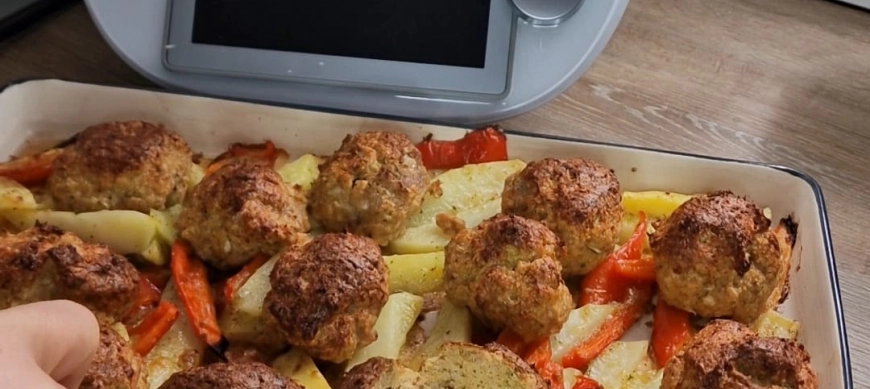 Albóndigas con patatas y pimientos con Thermomix