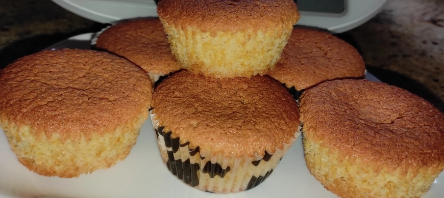 MAGDALENAS DE CLARAS DE HUEVO CON THERMOMIX EN RIBERA DEL FRESNO