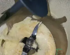 Step <p>Ponga en le vaso el azucar y las cascaras de naranja y pulverice 5 seg /vel 10</p> illustration