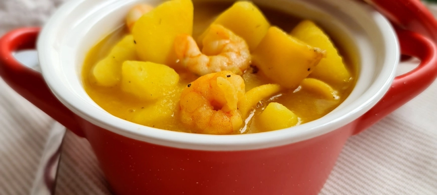 GUISO DE PATATAS CON CALAMARES Y GAMBONES CON Thermomix®