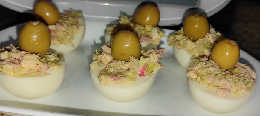 HUEVOS RELLENOS DE SURIMI,LECHUGA Y ATUN CON THERMOMIX EN RIBERA DEL FRESNO