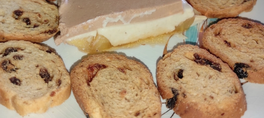 MOUSSE DE FOIE Y DE QUESO DE CABRA CON MANZANAS CARAMELIZADAS CON THERMOMIX EN RIBERA DEL FRESNO