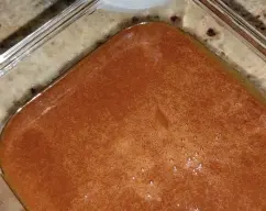 Step <p>Ponga en el vaso el azúcar y los caramelos y pulverice 12 seg/vel 10. Con la espátula, baje los ingredientes hacia el fondo del vaso.</p><p><br></p><p><br></p><p>Añada la leche, la nata y el huevo y programe 5 min/80°C/vel 2.</p><p><br></p><p>Incorpore el vodka y caliente 4 min/90°C/vel 2.</p><p><br></p> illustration