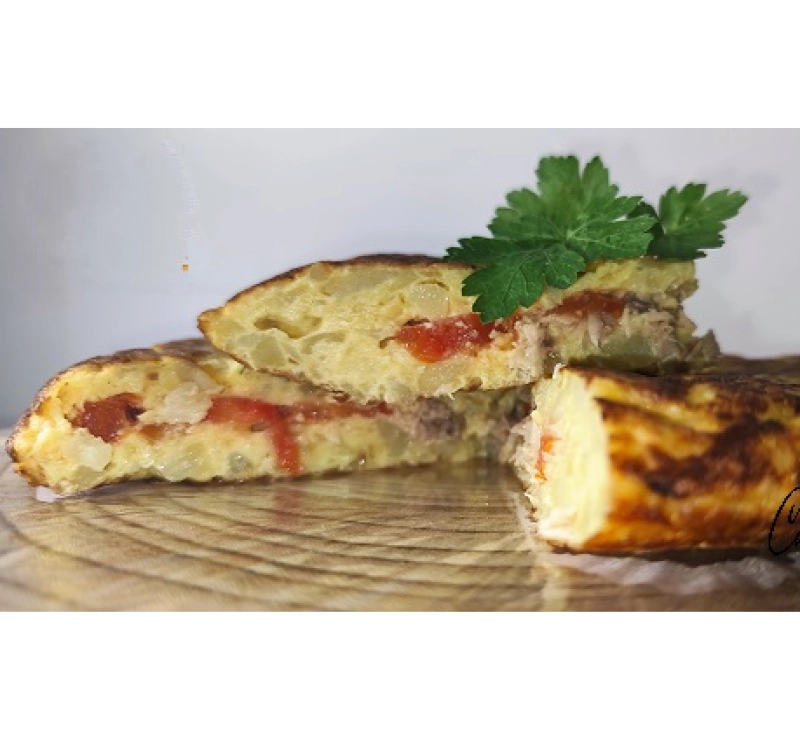 TORTILLA DE PATATAS RELLENA DE TOMATE Y CABALLAS EN THERMOMIX. BADAJO, VILLANUEVA DE LA SERENA, DON BENITO, MERIDA.