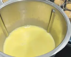 Step <p>Poner en el vaso 750 gr. de leche, 2 sobres de preparado para flan, 150 gr. de ázucar, programar 12 min/100º/ vel 4.</p><p><br></p><p>Reservar.<br></p> illustration