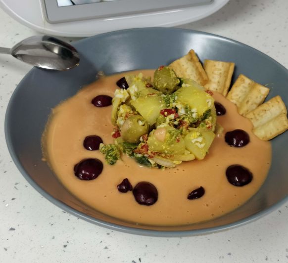 Ajoblanco Al Tomate Con Ensalada De Patata Y Cerezas Con Thermomix® - DON BENITO - BADAJOZ
