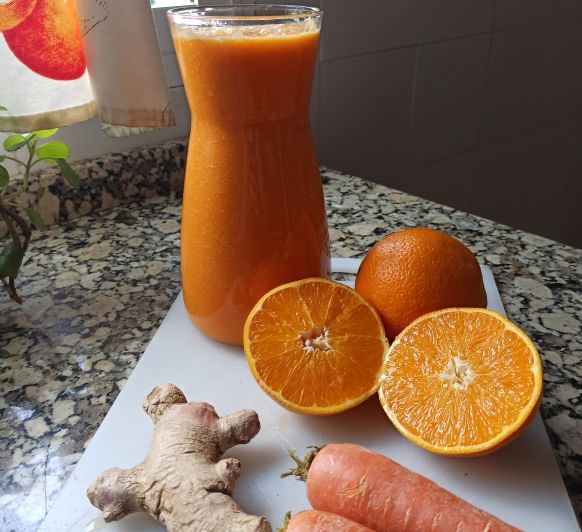 Zumo Detox naranja, jengibre y zanahorias. Thermomix® Badajoz