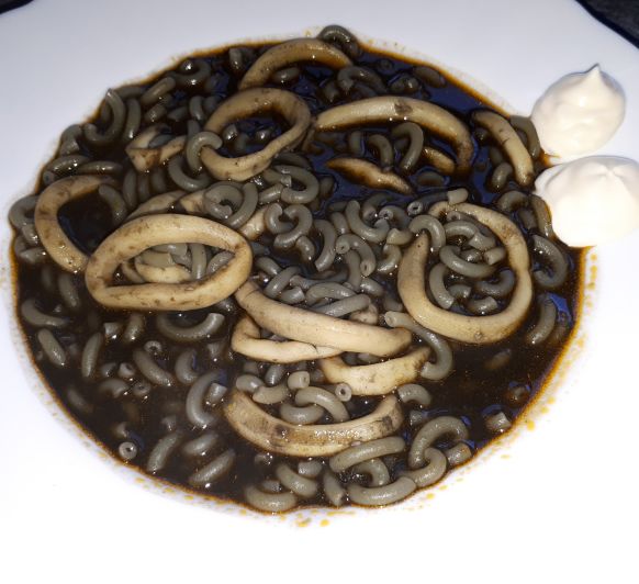 FIDEUA NEGRA DE CALAMARES